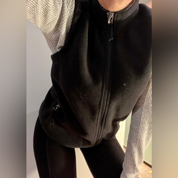 Black MEC fleece vest - Picture 4 of 16